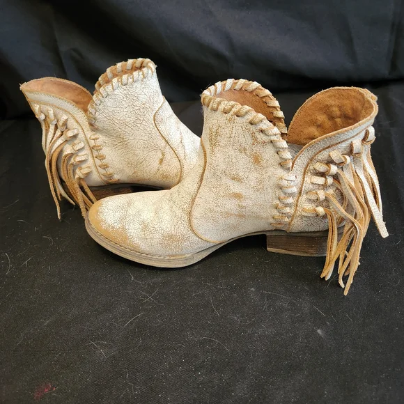 Circle G Distressed White and Tan Ankle Boots - Picture 2 of 4